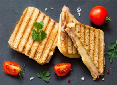Üç Peynirli Tost  | 140,00
